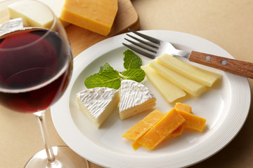 チーズとワイン　Cheese and red wine