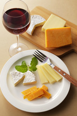 チーズとワイン　Cheese and red wine