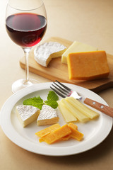 チーズとワイン　Cheese and red wine