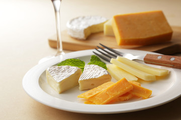 チーズとワイン　Cheese and red wine