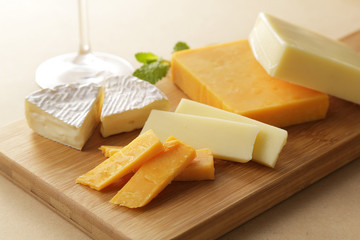 チーズとワイン　Cheese and red wine