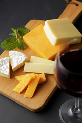チーズとワイン　Cheese and red wine