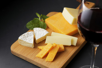 チーズとワイン　Cheese and red wine