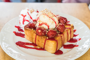 honey toast with strawberry