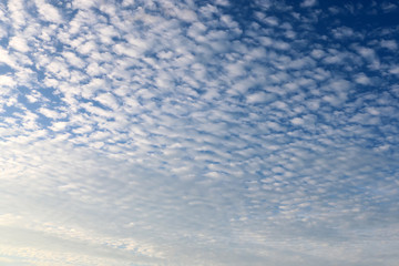 Naklejka na ściany i meble Pattern of white clouds streaming by wind with blue sky background 