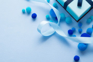 青いプレゼントのイメージ