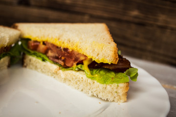 blt sendwich with egg