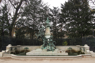 Fototapeta premium Monument fontaine Eugène Delacroix au Jardin du Luxembourg - Paris