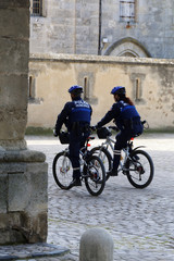 Obraz na płótnie Canvas Police municipale à vélo