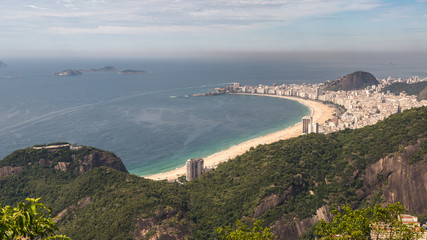 Fototapeta na wymiar Sicht vom Zuckerhuft auf die Copacabana, in Rio de Janeiro, Brasilien