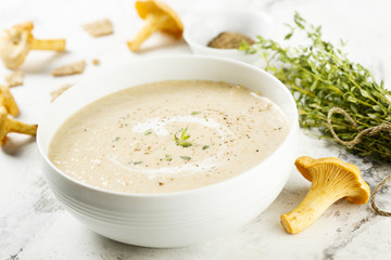 Creamy soup with chanterelle and thyme