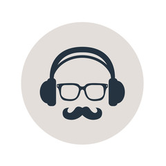 Icono plano auriculares con gafas y bigote en circulo gris