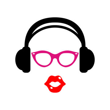 Icono plano auriculares con gafas rosas y labios rojos en fondo blanco