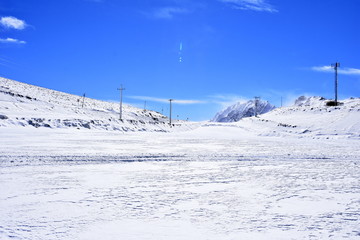 Fototapeta premium Barf Anbar, Fereydunshahr ski resort, Esfahan, Iran in the spring time