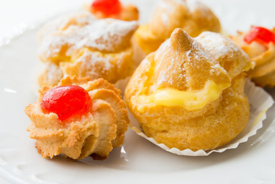 Bigne e Pasta reale, pasticcini Italiani