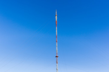 Obraz premium Communications Technology Signal Tower Hilltop