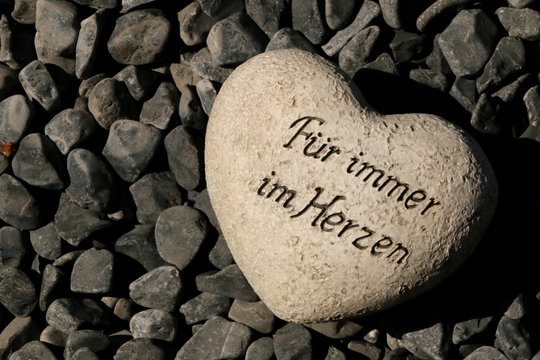 Forever in my Heart, Cemetery, Herz auf einem Grab