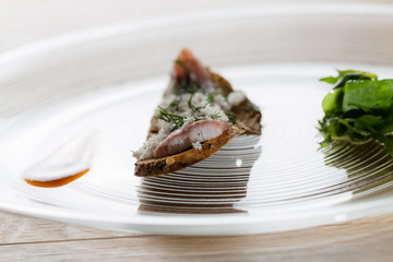 Räucheraal auf Brot, Frühlingsmenü