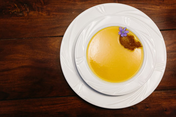 Karotten Ingwer Suppe mit Brotchip