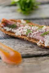 Räucheraal auf Brot, Frühlingsmenü