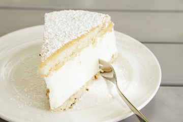 Sahne-Torte auf einem Teller