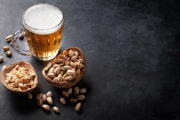 Foto auf Leinwand Beer and nuts © karandaev