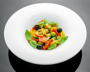 Salad of fried Brussels sprouts, paprika and olives