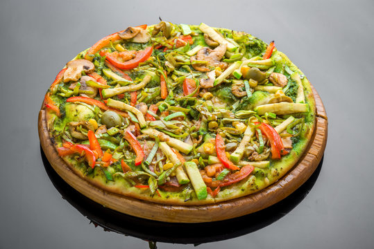 fresh homemade veggie pizza with vegetables