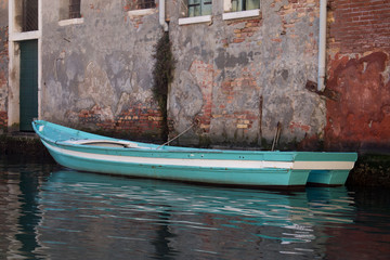 Fototapeta na wymiar Boat in Venice 