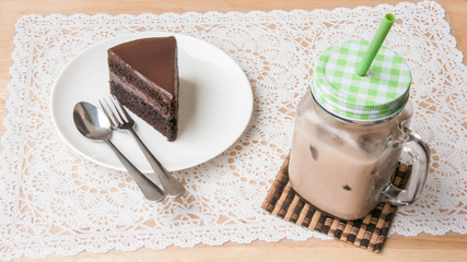 ice coffee and chocolate cake on wooden table