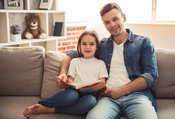 Obraz premium Dad and daughter