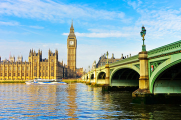 Fototapeta na wymiar View of the Houses of Parliament and Westminster Bridge in London