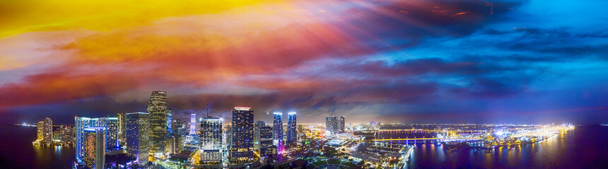 Obraz premium Downtown Miami at sunset, aerial panoramic view
