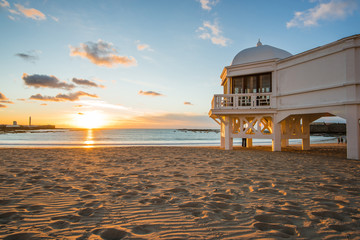 Romantic sunset at Cadiz beach with famous pier - obrazy, fototapety, plakaty