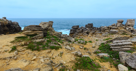 Fototapeta na wymiar Atlantic rocky coast (Portugal).