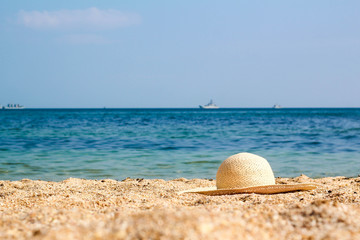 Fototapeta na wymiar A summer hat on sand beach