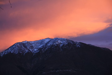 Naklejka premium Nuvole rosse