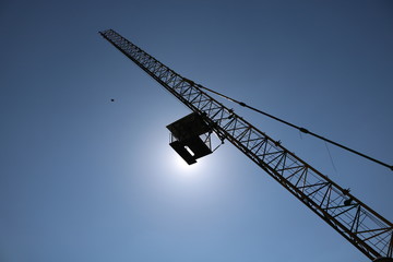 Bungee jumping cabin and cran