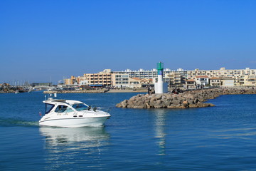Crnon, Station baln&eacute;aire et port de plaisance &agrave; proximit&eacute; de Montpellier