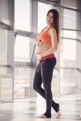 Fototapeta na wymiar Fitness beauty pregnant woman