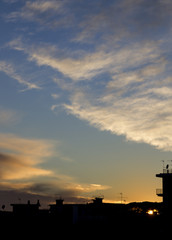 Naklejka premium simple sunset and city sky-line