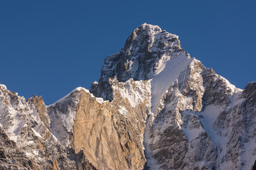 Mooie piek van Karakorum-gebergte, K2 trek, Pakistan