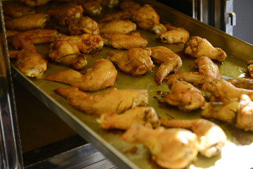 Ali di pollo cottura al forno a legna