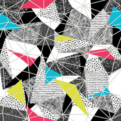 Geometrisches nahtloses Muster im Retro-Pop-Art-Stil. Vintage-Hintergrund. Dreiecke und handgezeichnete Muster. Hellgraue dreieckige Facetten. Nahtlose Dreiecke in Rosa und Cyan und Gelb
