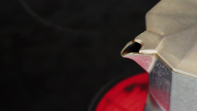 Boiling coffee in a bialetti stove top coffee maker