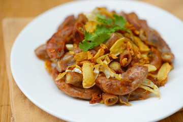 Pork chitterlings, fried garlic, pepper
