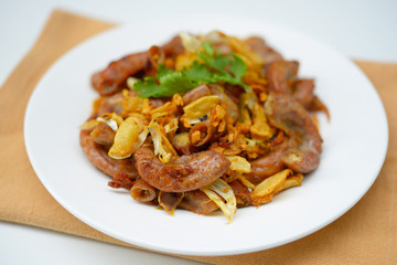 Pork chitterlings, fried garlic, pepper
