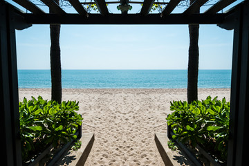 Access to the sea through the arch.