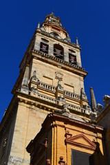Fototapeta na wymiar Kirchturm/MInarette Mezquita-Catedral de Córdoba