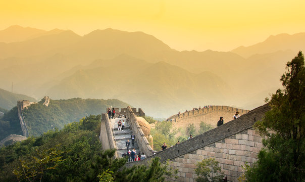 Fototapeta BEIJING, CHINA - SEPTEMBER 29, 2016: Tourists walking on the Great wall of China at sunset time